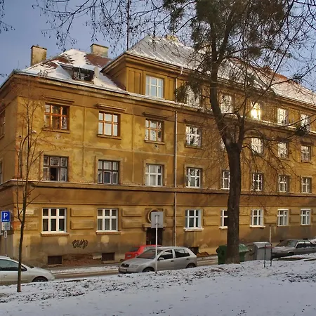 Blizko Stanice Podtatranskeho 7 Center 3